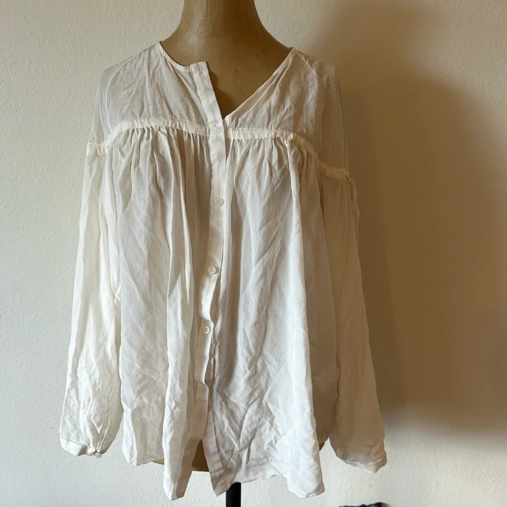 Audra EU 40 US S white silk button down blouse ruching, great pre owned cond